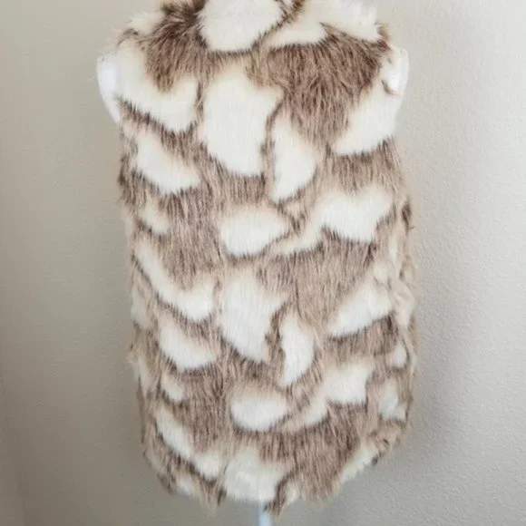 Neutral Faux fur vest - Picture 6 of 16